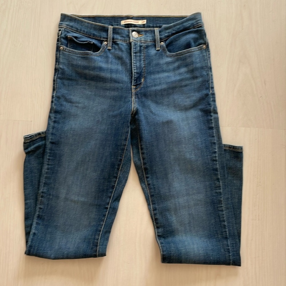 Levi Strauss & Co. size 29 shaping straight jeans.